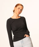 SINJA Shirt – feminin und mit Drapierung in Schwarz