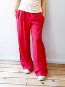 FENJA Hose – Wide Leg-Pant in leuchtendem Cherry Red