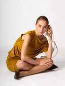 MASHA - schmaler Rock aus Haute Couture-Samt in Gold